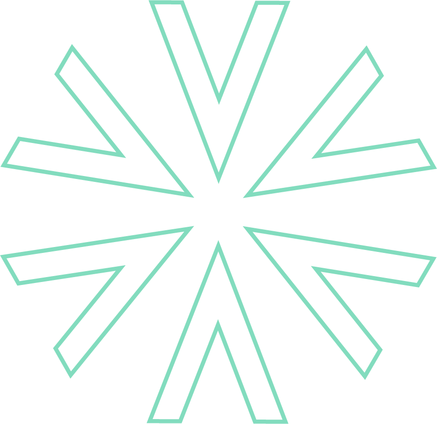 Syv personer går på ski i vakkert snødekt landskap på fjellet. 